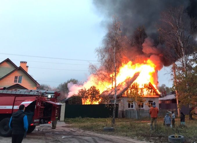 На Михайловском шоссе загорелся частный дом