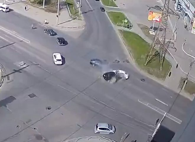 В Челябинске пьяный водитель BMW устроил смертельное ДТП (видео)