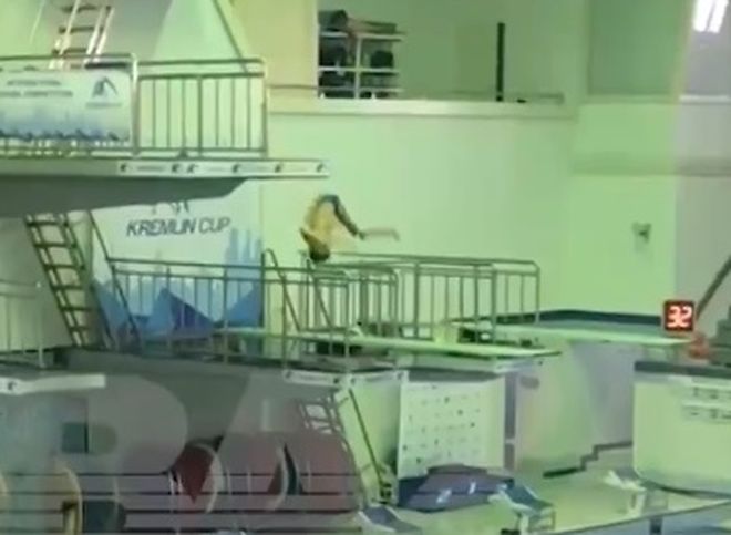 В Москве 13-летний прыгун в воду впал в кому после удара головой о вышку