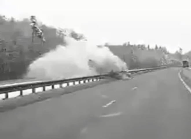 На трассе М5 близ Коломны на огромной скорости перевернулся автомобиль (видео)