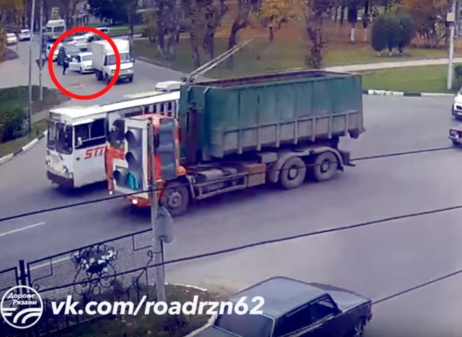 Наезд на 11-летнего пешехода на Московском шоссе попал на видео