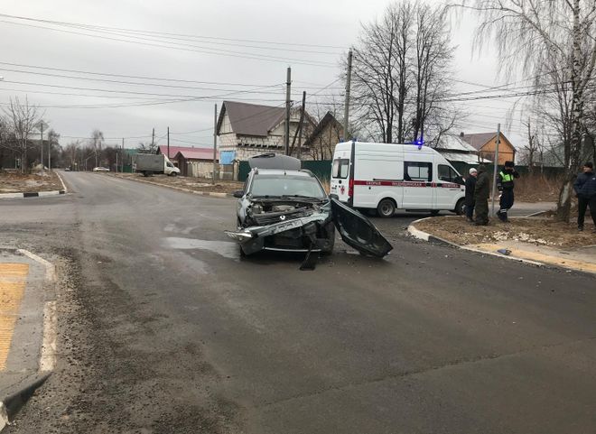 В ДТП на улице Добролюбова пострадали водители