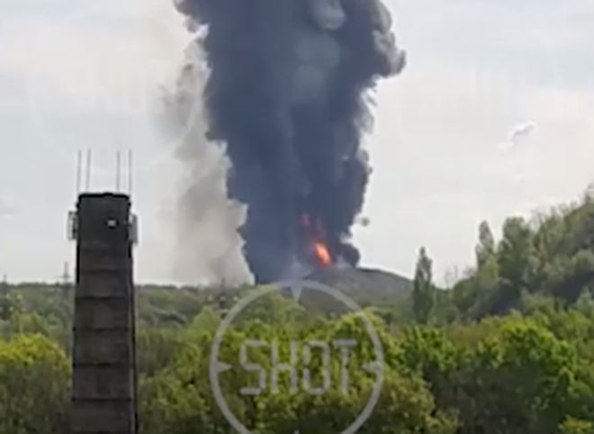 В Донецкой области загорелась нефтебаза