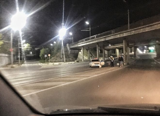 Соцсети: на Куйбышевском шоссе пьяный водитель въехал в автомобиль полиции и скрылся