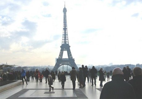 В Париже находятся тысячи российских туристов