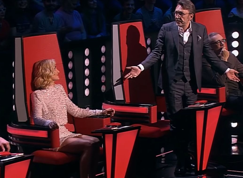 Шнуров набросился с критикой на Полину Гагарину во время шоу «Голос» (видео)
