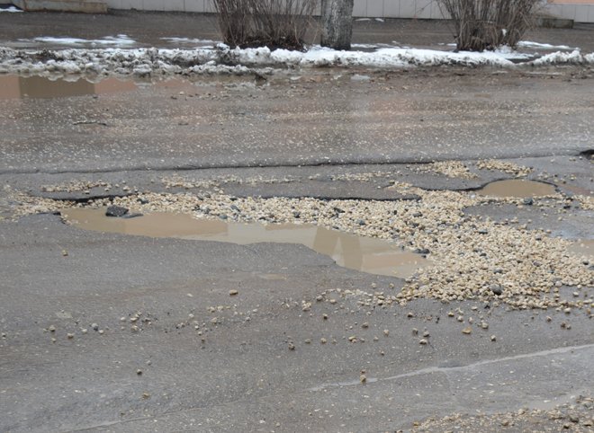 Рязанец пытается отсудить компенсацию за яму на дороге в Турлатове