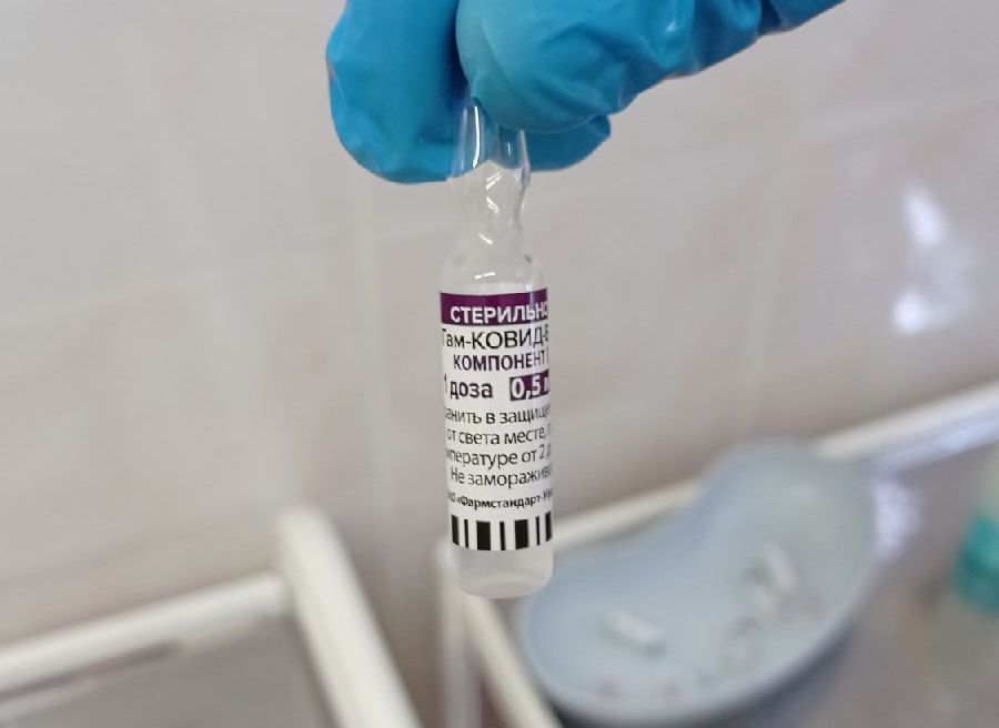 В Минздраве заявили об эффективности вакцин против омикрон-штамма