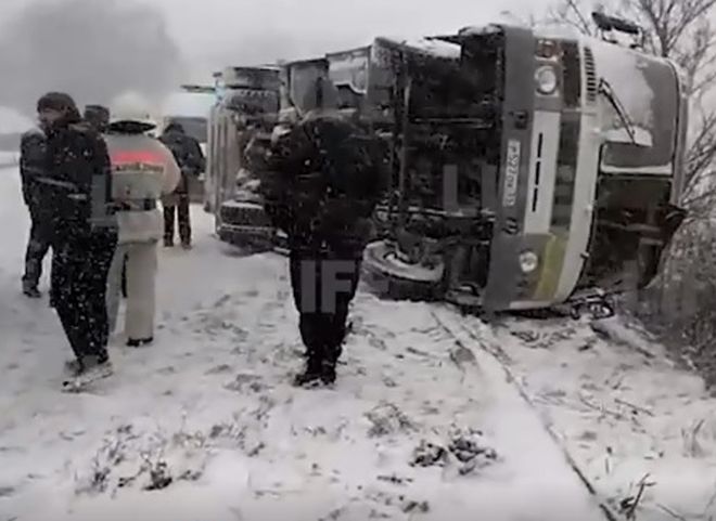 Под Белгородом опрокинулся автобус с 30 пассажирами