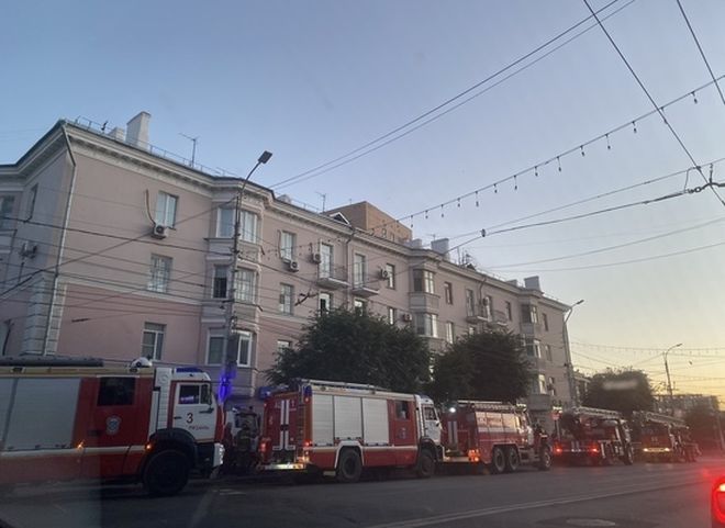 В четырехэтажном доме на Первомайском проспекте случился пожар