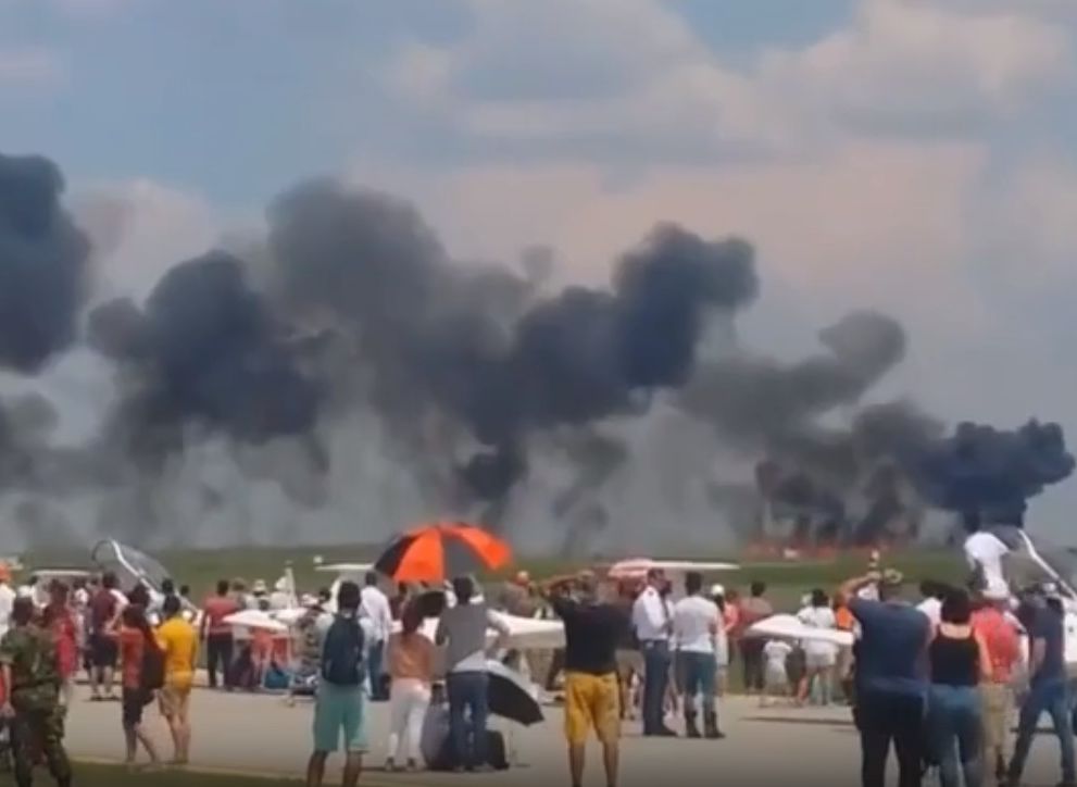 Во время показательных выступлений в Румынии рухнул МиГ-21 (видео)