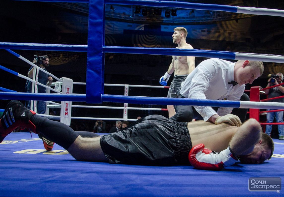Рязанский боксер нокаутировал соперника на 2-й минуте (видео)