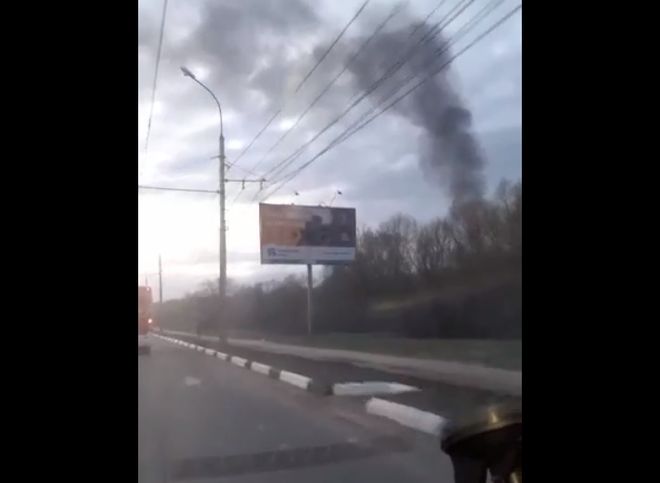 Пожар на въезде в Канищево сняли на видео