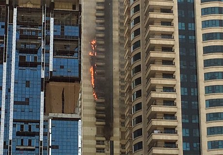В Дубае вспыхнул 75-этажный небоскреб (видео)