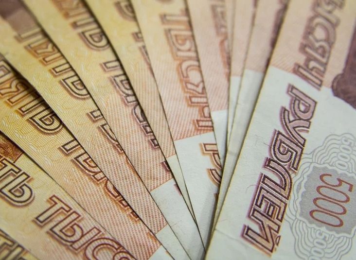 Россиянки хотят, чтобы их избранник зарабатывал больше 100 тыс. рублей