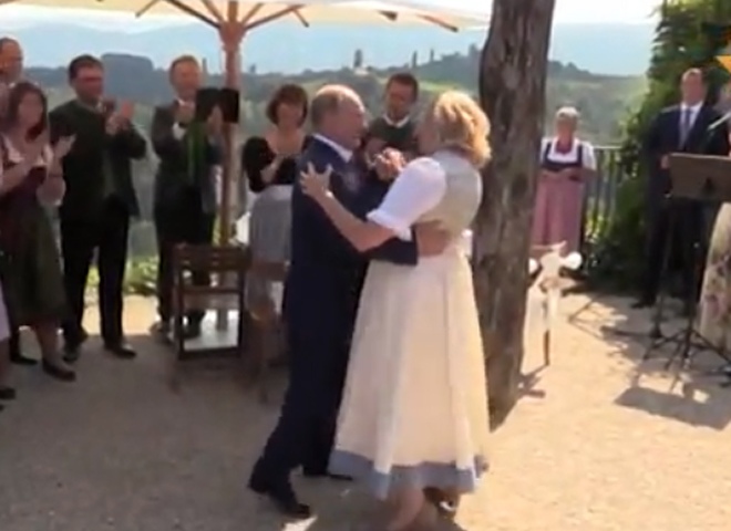 Опубликовано видео танца Путина на свадьбе в Австрии