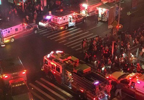 Момент мощного взрыва в Нью-Йорке попал на видео