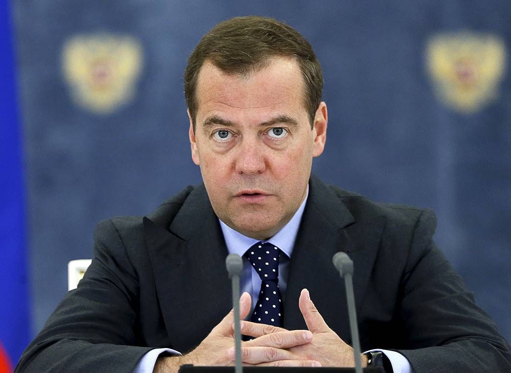 Медведев признался, что пел в хоре, «но вовремя ушел»