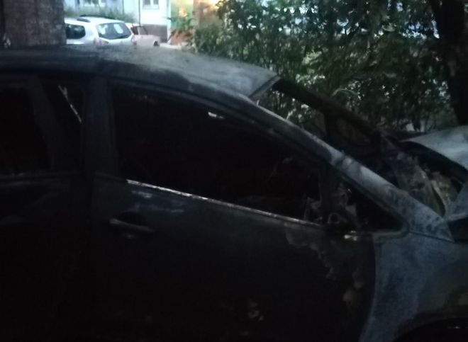 Ночью на улице Горького сгорел автомобиль