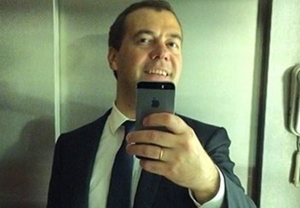 Создана петиция с требованием понизить зарплату Медведеву