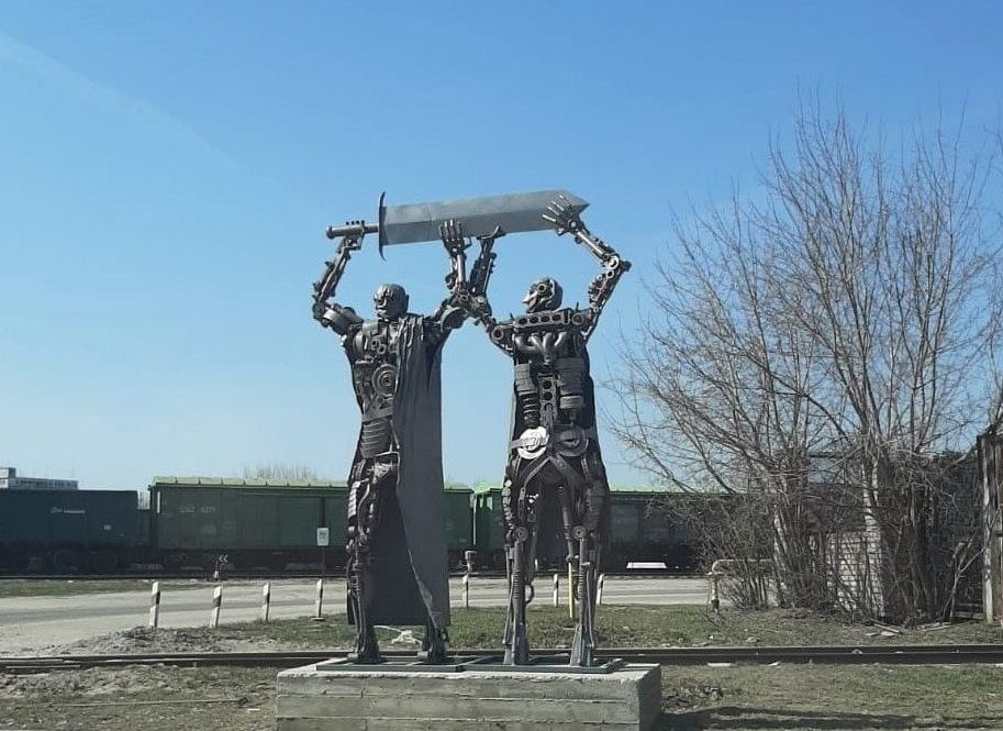 В Рязани установили «пародию» на знаменитый памятник «Тыл – фронту»
