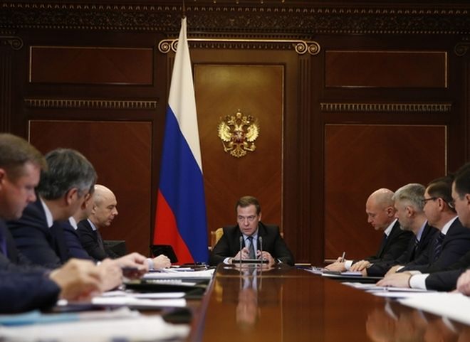 Любимов обсудил с Медведевым тему твердых коммунальных отходов