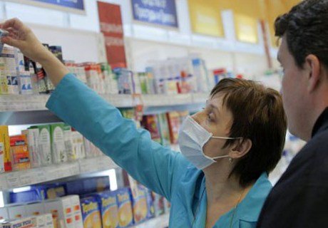 Путин поручил создать госаптеки и ввести мониторинг цен