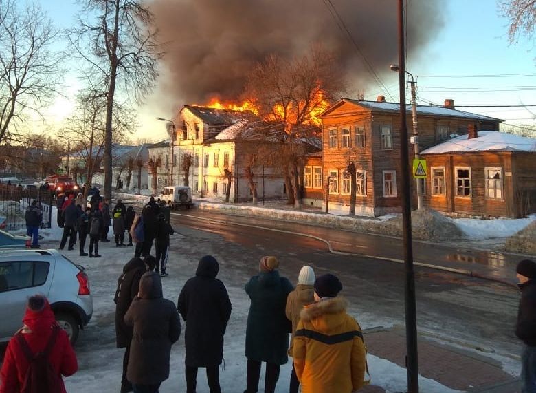 Крупное возгорание в Касимове тушат три пожарных расчета