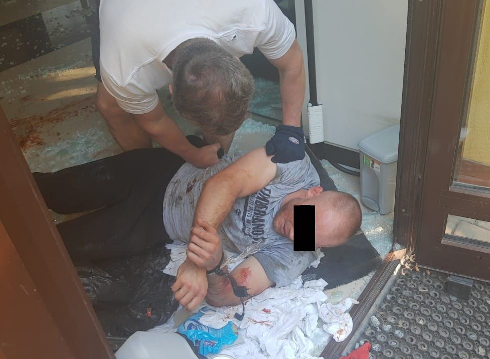 Опубликовано фото одного из хулиганов, разгромивших офис в центре Рязани