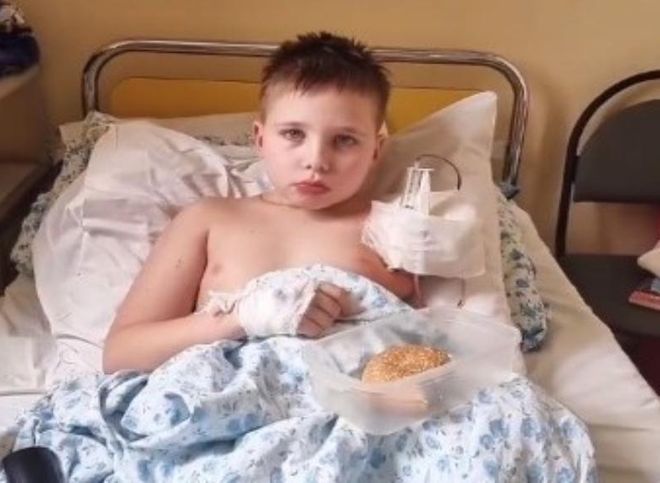 Мальчик, потерявший руку и ноги в ДТП под Рязанью, испытывает жуткие боли после операции