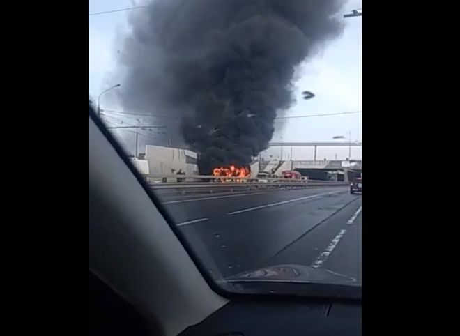 Во время пожара в троллейбусе на Московском шоссе в Рязани никто не пострадал