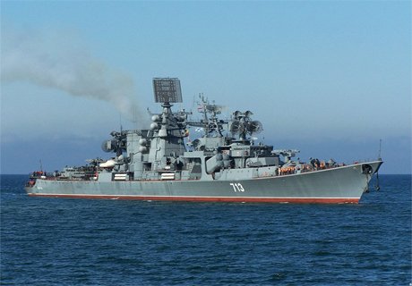 В Севастополе загорелся противолодочный корабль