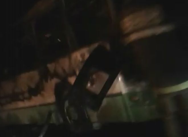 Видео: в Михайловском районе горит автобус цементного завода