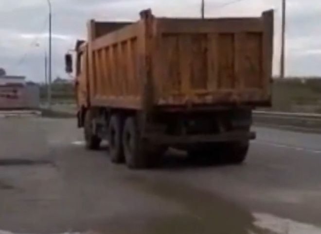 Водителя грузовика оштрафовали за загрязнение площадки перед Солотчинским постом ДПС