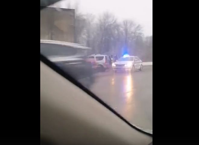 На трассе М5 в Рыбновском районе столкнулись грузовик и кроссовер