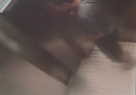 Мужчина пролетел в лифте 30 этажей и остался жив (видео)