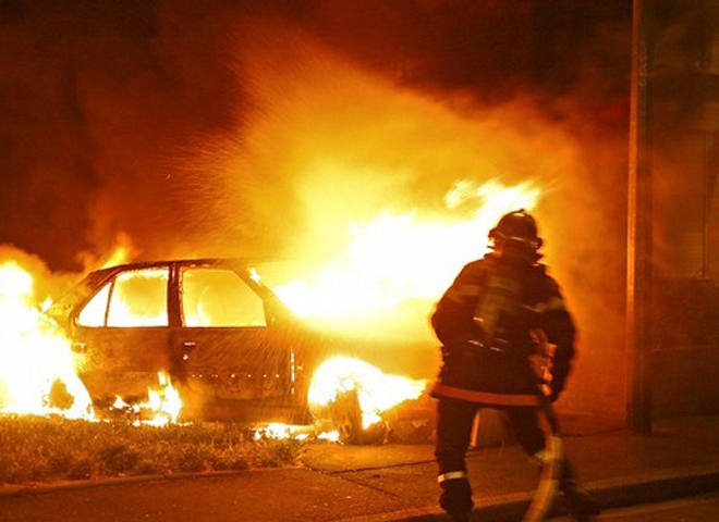 На улице Новикова-Прибоя сгорел автомобиль