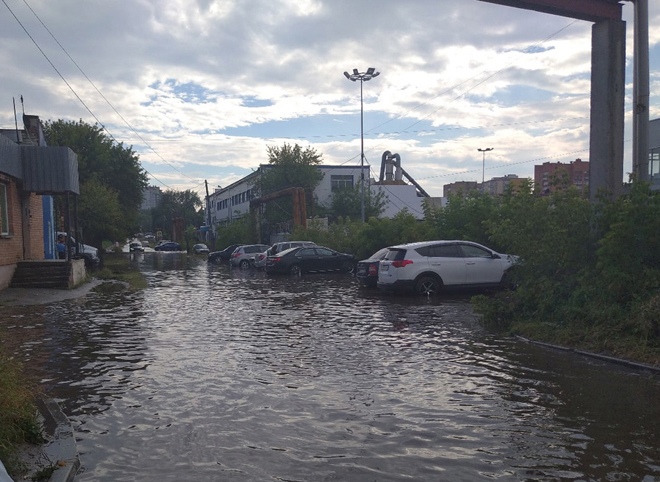 В Рязани после ливня затопило улицу Грибоедова