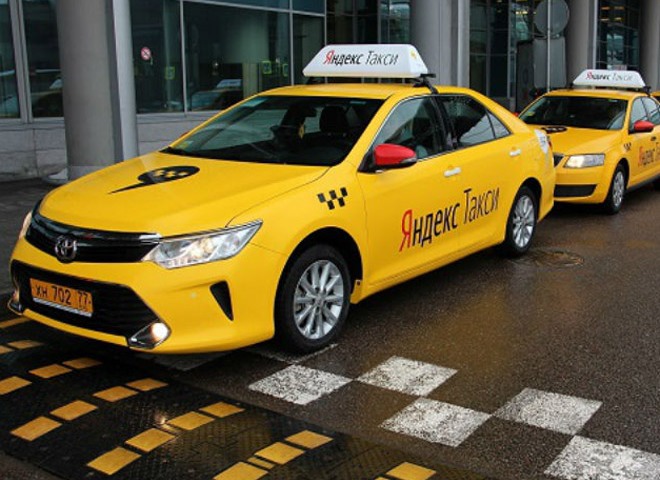 «Яндекс.Такси» покупает сервис доставки еды Foodfox