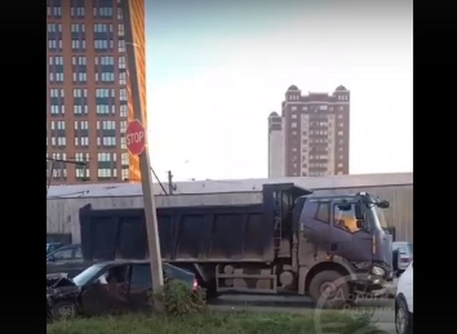 При столкновении грузовика и легковушки в Горроще пострадали два человека