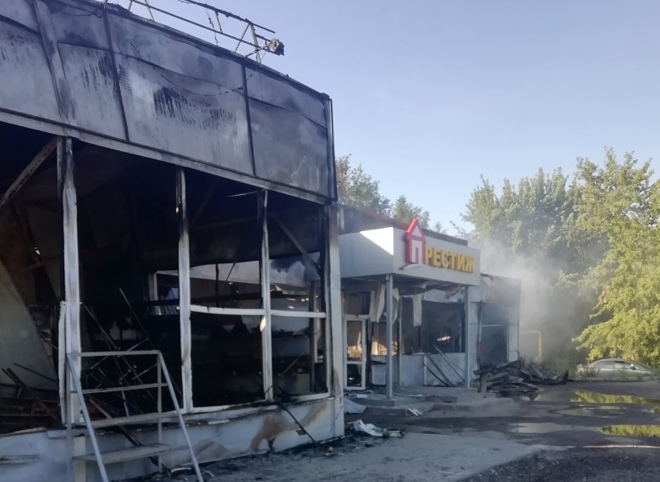 В Шилове сгорели три магазина и палатка с шаурмой
