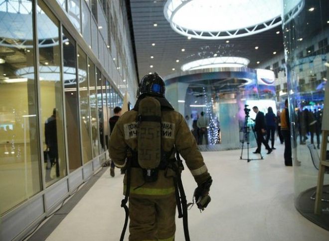 Эвакуированы школы и торговые центры еще в восьми городах РФ