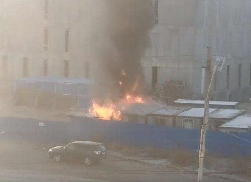 На стройке здания Рязанского облсуда вспыхнул пожар