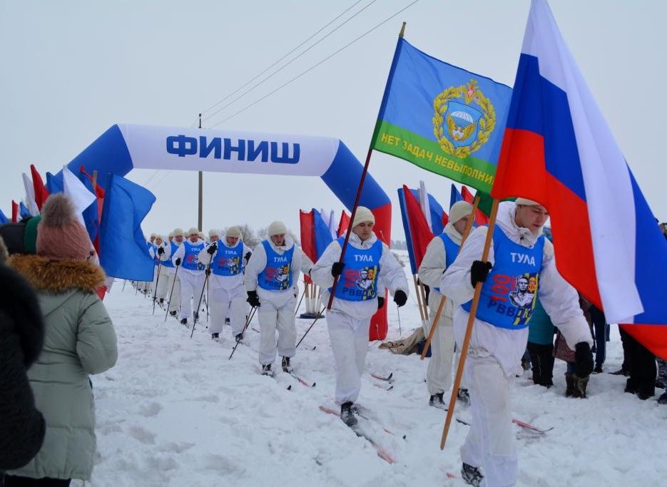 Десантники-марафонцы пришли на лыжах в Рязань