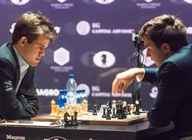 Карякин проиграл Карлсену в десятой партии шахматного ЧМ