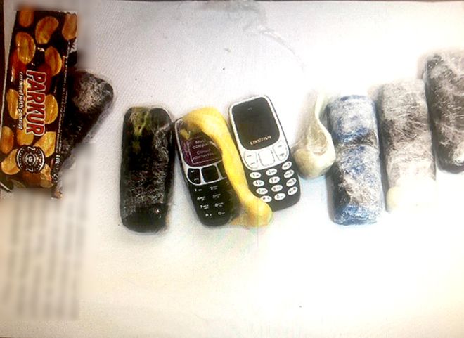 В рязанскую колонию под видом конфет пытались передать мобильные телефоны
