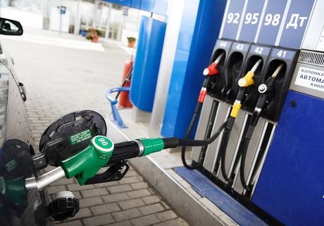 В РФ снизились оптовые цены на бензин
