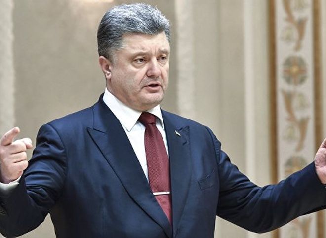 Порошенко объявил о переброске вооружений к российской границе