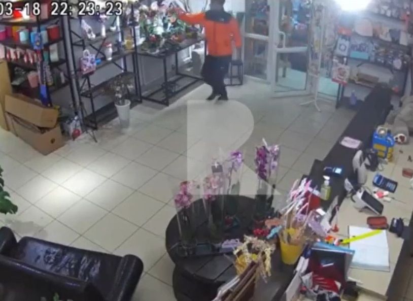 Ограбление цветочного магазина в центре Рязани попало на видео