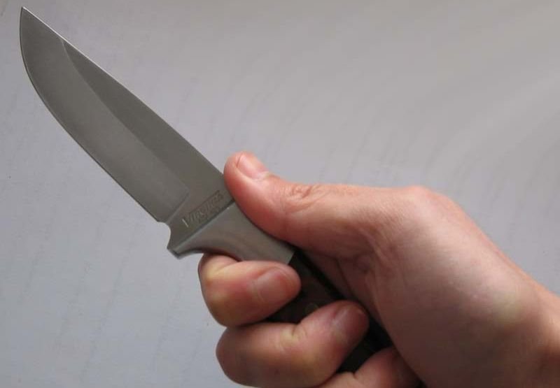 В Серпухове на улице обнаружен раненный ножом рязанец